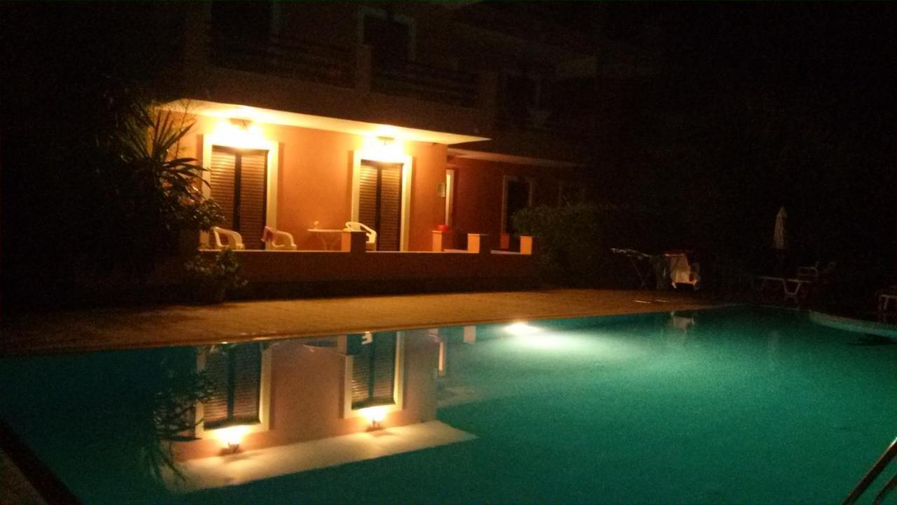 Stathis Apartments ดัสเซีย ภายนอก รูปภาพ
